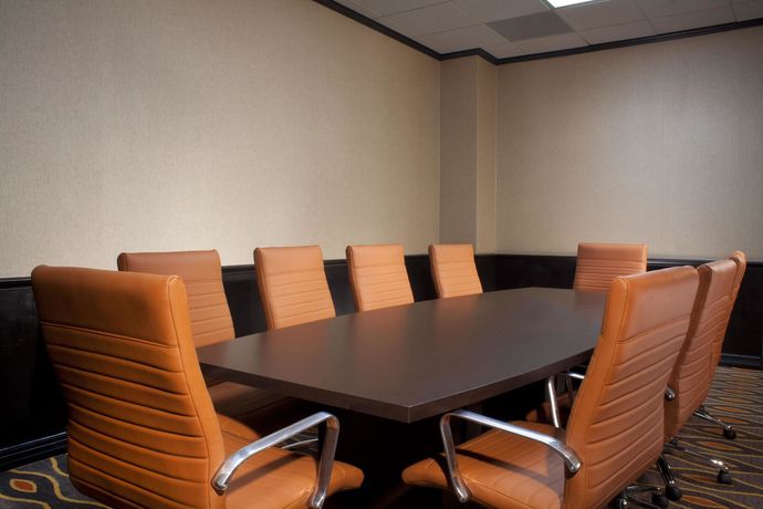 Imagen de los interiores del Hotel Embassy Suites By Hilton Austin Arboretum. Foto 2