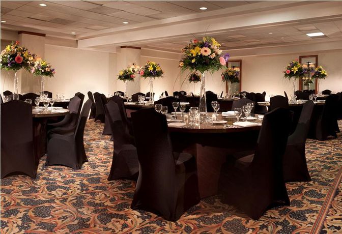 Imagen de los interiores del Hotel Embassy Suites By Hilton Austin Arboretum. Foto 5