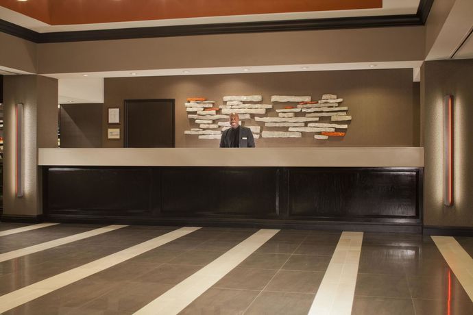 Imagen de los interiores del Hotel Embassy Suites By Hilton Austin Arboretum. Foto 7