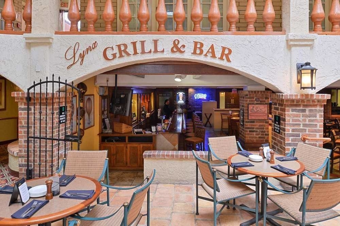 Imagen del bar/restaurante del Hotel Embassy Suites By Hilton Austin Central. Foto 2