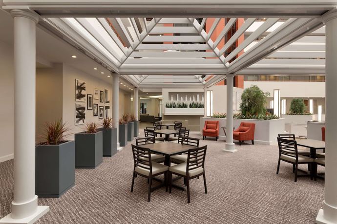 Imagen de los interiores del Hotel Embassy Suites By Hilton Baltimore At Bwi Airport. Foto 15