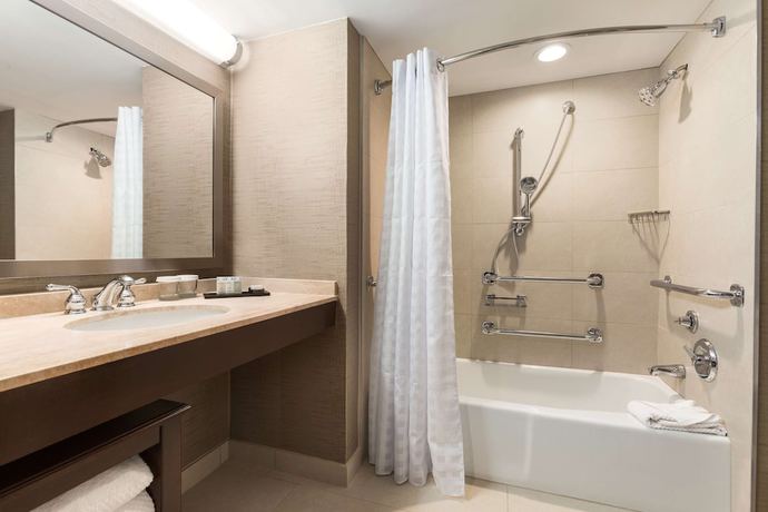 Imagen de la habitación del Hotel Embassy Suites By Hilton Baltimore At Bwi Airport. Foto 3