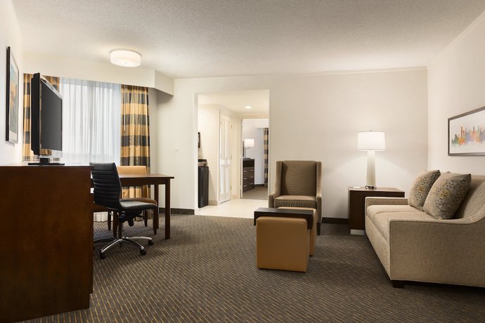 Imagen de la habitación del Hotel Embassy Suites By Hilton Baltimore At Bwi Airport. Foto 4