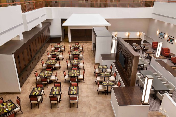 Imagen de los interiores del Hotel Embassy Suites By Hilton Baltimore At Bwi Airport. Foto 17