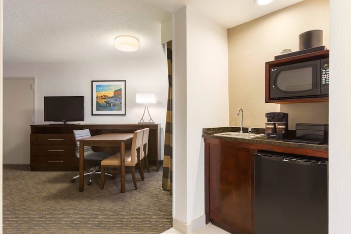 Imagen de la habitación del Hotel Embassy Suites By Hilton Baltimore At Bwi Airport. Foto 9