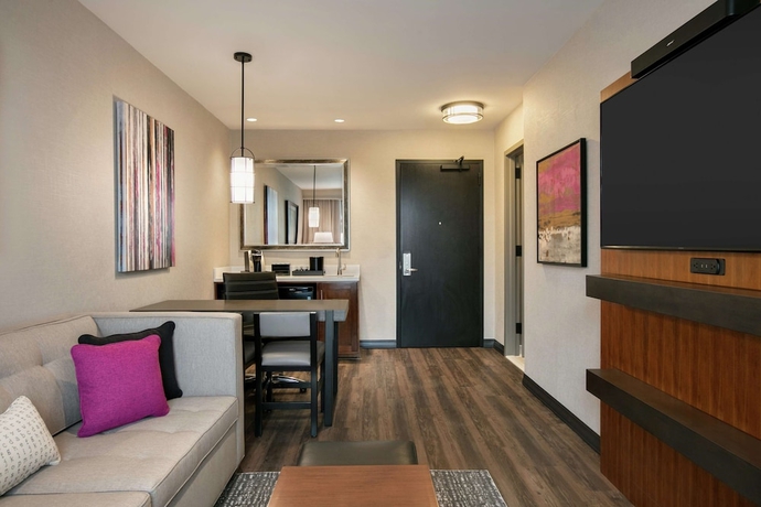 Imagen de la habitación del Hotel Embassy Suites By Hilton Berkeley Heights. Foto 7