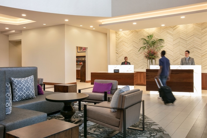 Imagen de los interiores del Hotel Embassy Suites By Hilton Berkeley Heights. Foto 14