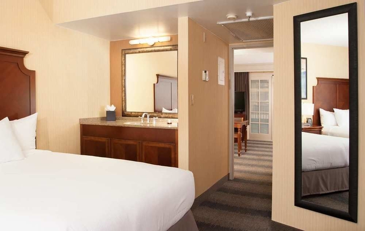 Imagen de la habitación del Hotel Embassy Suites By Hilton Bloomington/minneapolis. Foto 5