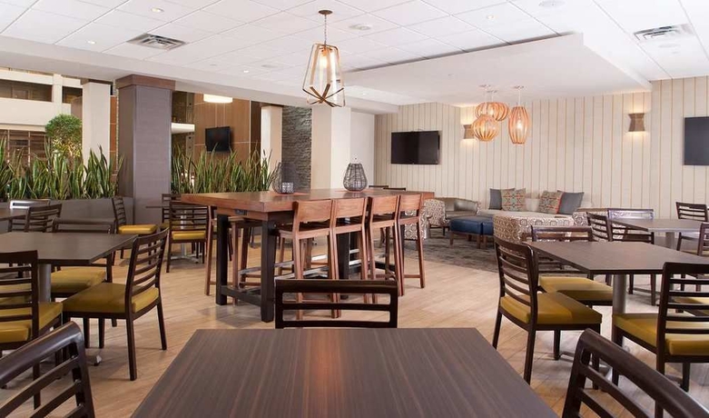 Imagen del bar/restaurante del Hotel Embassy Suites By Hilton Bloomington/minneapolis. Foto 2