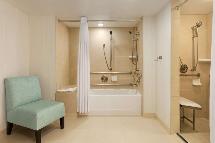 Imagen de los interiores del Hotel Embassy Suites By Hilton Boston Waltham. Foto 11