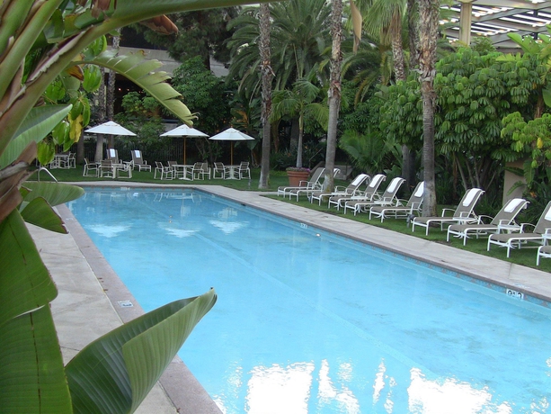 Imagen de la piscina del Hotel Embassy Suites By Hilton Brea North Orange County. Foto 15