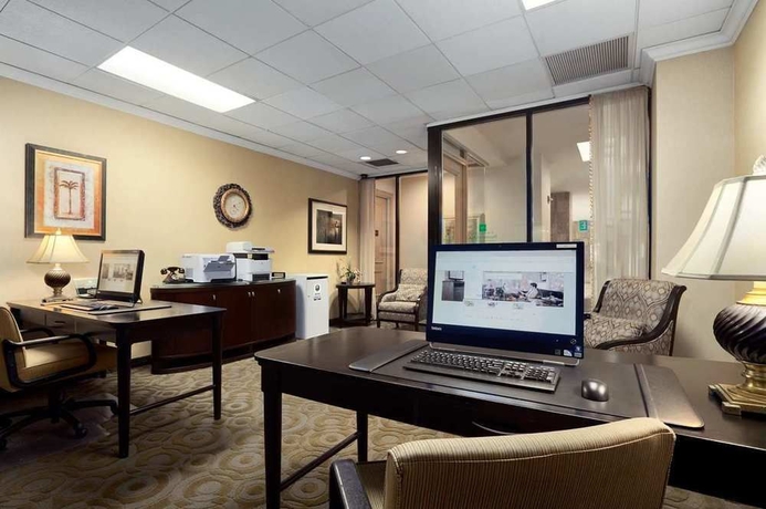 Imagen de los interiores del Hotel Embassy Suites By Hilton Brea North Orange County. Foto 12