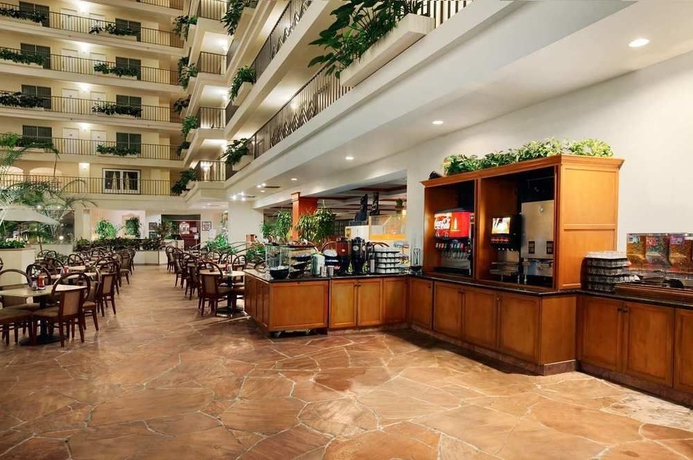 Imagen del bar/restaurante del Hotel Embassy Suites By Hilton Brea North Orange County. Foto 3
