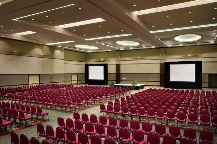 Imagen de los interiores del Hotel Embassy Suites By Hilton Charleston Airport Convention Ctr. Foto 13