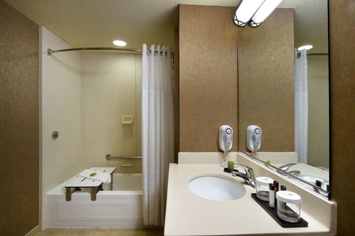 Imagen de la habitación del Hotel Embassy Suites By Hilton Charleston Airport Convention Ctr. Foto 4