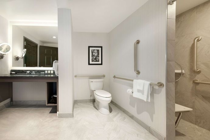 Imagen de la habitación del Hotel Embassy Suites By Hilton Charlotte Ayrsley. Foto 4