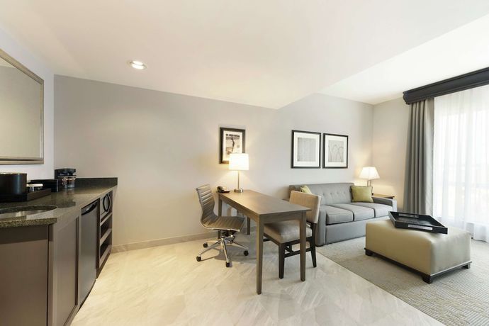 Imagen de la habitación del Hotel Embassy Suites By Hilton Charlotte Ayrsley. Foto 6