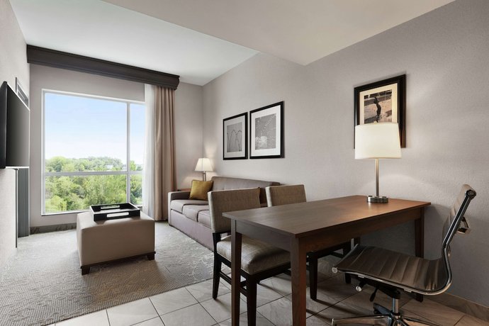 Imagen de la habitación del Hotel Embassy Suites By Hilton Charlotte Ayrsley. Foto 8