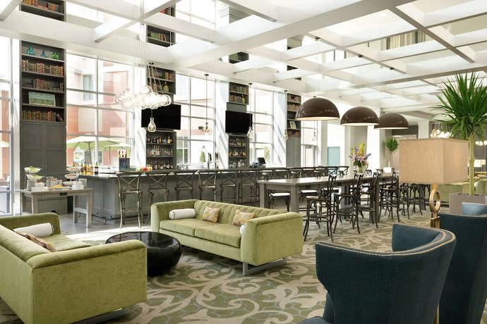Imagen de los interiores del Hotel Embassy Suites By Hilton Charlotte Ayrsley. Foto 19