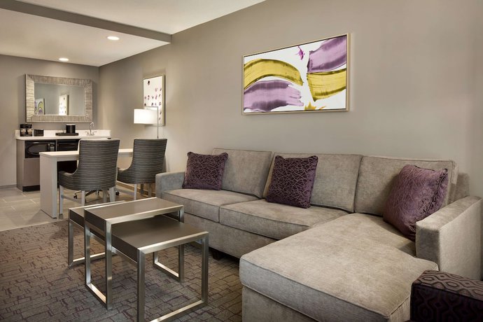 Imagen de la habitación del Hotel Embassy Suites By Hilton Charlotte Uptown. Foto 5