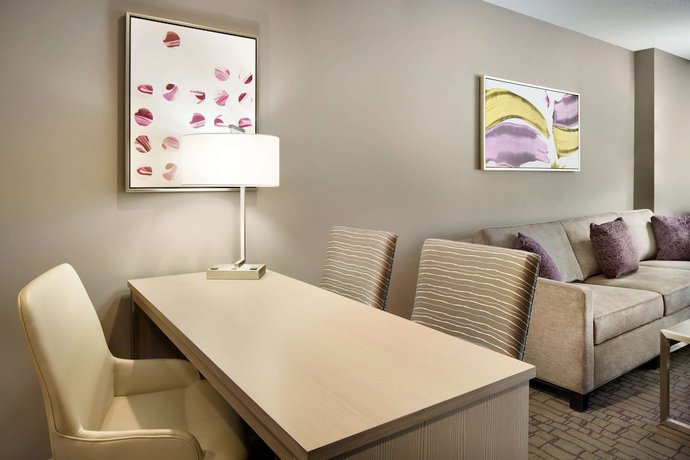 Imagen de la habitación del Hotel Embassy Suites By Hilton Charlotte Uptown. Foto 8