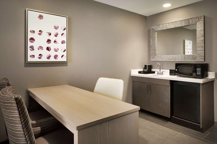 Imagen de la habitación del Hotel Embassy Suites By Hilton Charlotte Uptown. Foto 11