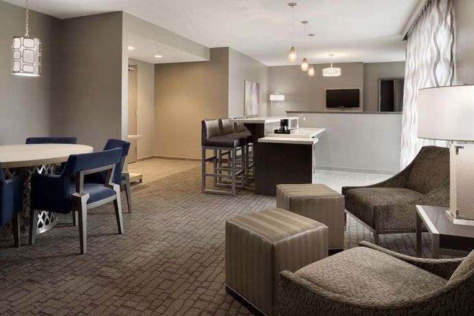 Imagen de la habitación del Hotel Embassy Suites By Hilton Charlotte Uptown. Foto 12