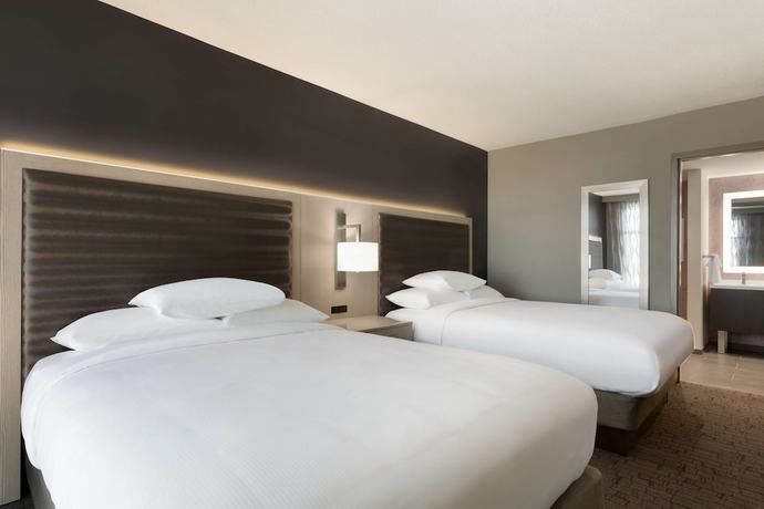 Imagen de la habitación del Hotel Embassy Suites By Hilton Charlotte Uptown. Foto 13