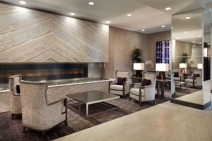 Imagen de los interiores del Hotel Embassy Suites By Hilton Charlotte Uptown. Foto 19