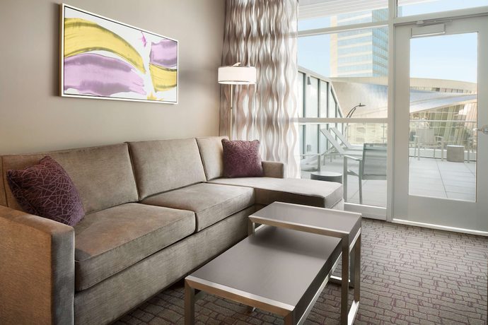 Imagen de la habitación del Hotel Embassy Suites By Hilton Charlotte Uptown. Foto 15