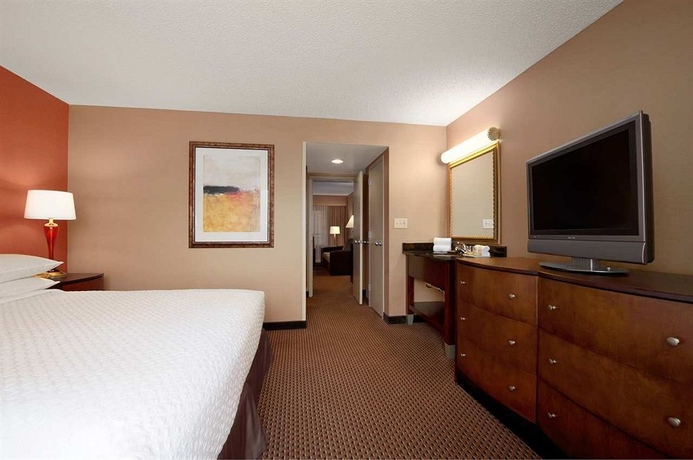 Imagen de la habitación del Hotel Embassy Suites By Hilton Chicago Lombard Oak Brook. Foto 2