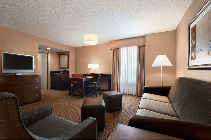 Imagen de los interiores del Hotel Embassy Suites By Hilton Chicago Lombard Oak Brook. Foto 11
