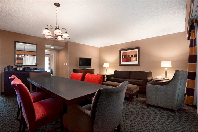 Imagen de la habitación del Hotel Embassy Suites By Hilton Chicago Lombard Oak Brook. Foto 5