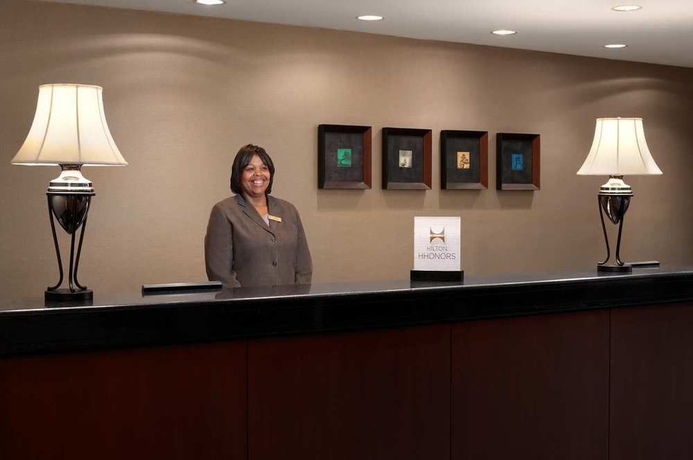 Imagen de los interiores del Hotel Embassy Suites By Hilton Chicago Lombard Oak Brook. Foto 12
