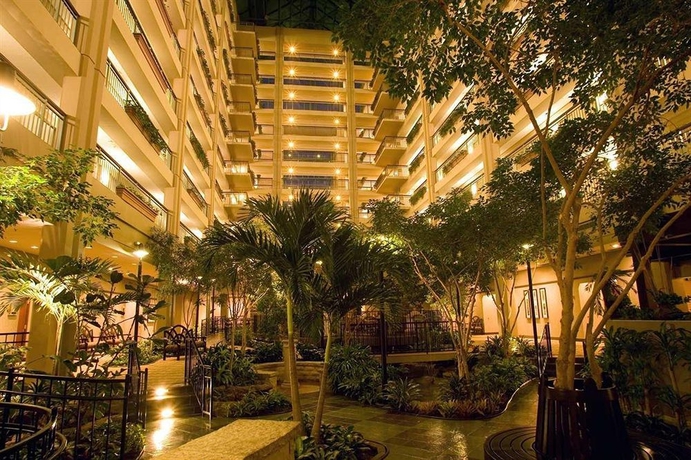 Imagen de los interiores del Hotel Embassy Suites By Hilton Chicago Lombard Oak Brook. Foto 13