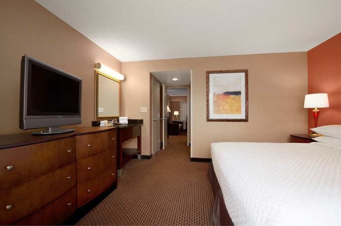 Imagen de la habitación del Hotel Embassy Suites By Hilton Chicago Lombard Oak Brook. Foto 8