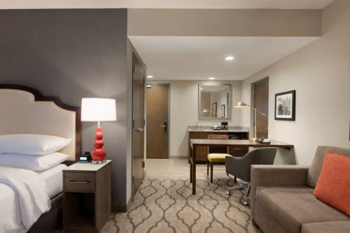 Imagen de la habitación del Hotel Embassy Suites By Hilton Chicago Naperville. Foto 1