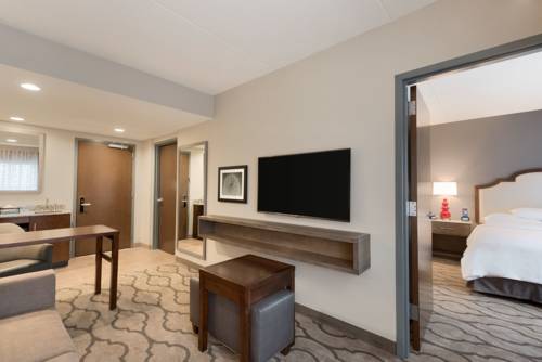 Imagen de la habitación del Hotel Embassy Suites By Hilton Chicago Naperville. Foto 4