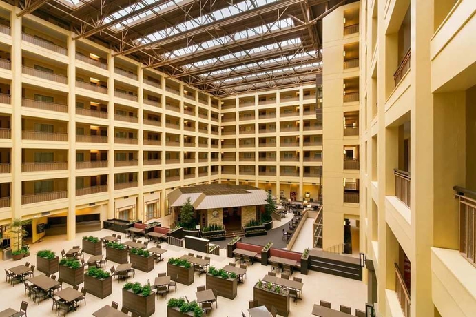 Imagen de los interiores del Hotel Embassy Suites By Hilton Chicago North Shore Deerfield. Foto 8