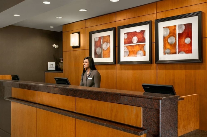 Imagen de los interiores del Hotel Embassy Suites By Hilton Chicago North Shore Deerfield. Foto 9