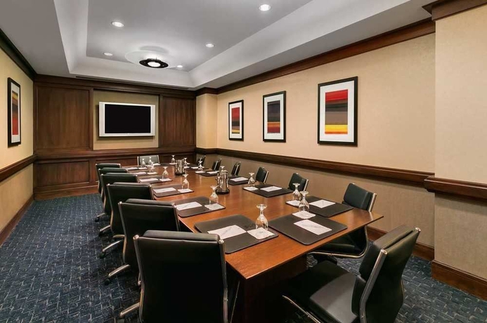 Imagen de los interiores del Hotel Embassy Suites By Hilton Chicago North Shore Deerfield. Foto 12