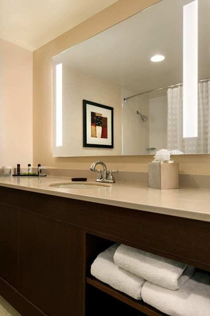 Imagen de la habitación del Hotel Embassy Suites By Hilton Chicago North Shore Deerfield. Foto 6