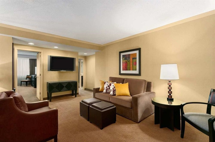 Imagen de los interiores del Hotel Embassy Suites By Hilton Chicago North Shore Deerfield. Foto 15