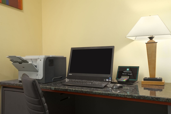 Imagen de los interiores del Hotel Embassy Suites By Hilton Chicago O'hare Rosemont. Foto 16