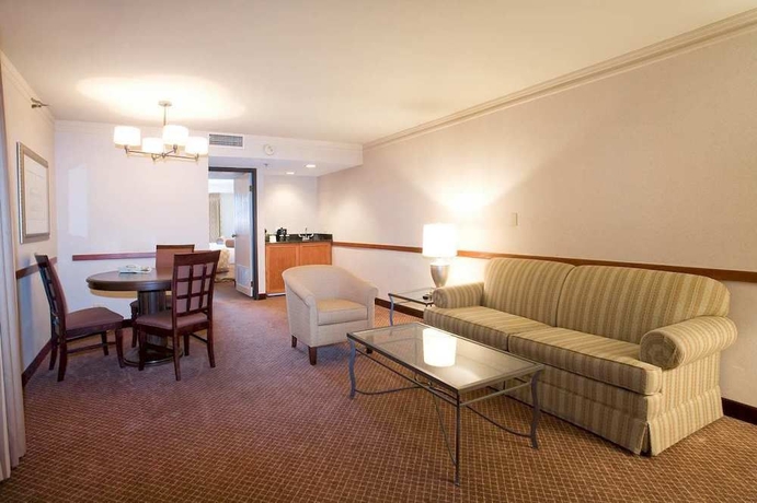 Imagen de los interiores del Hotel Embassy Suites By Hilton Chicago Schaumburg Woodfield. Foto 14