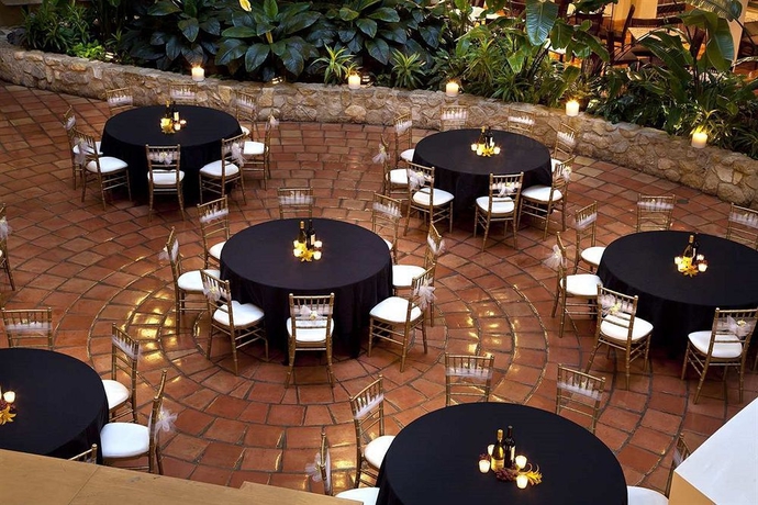 Imagen de los exteriores del Hotel Embassy Suites By Hilton Chicago Schaumburg Woodfield. Foto 8