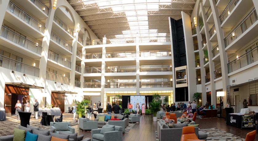 Imagen general del Hotel Embassy Suites By Hilton Cincinnati Northeast Blue Ash. Foto 4