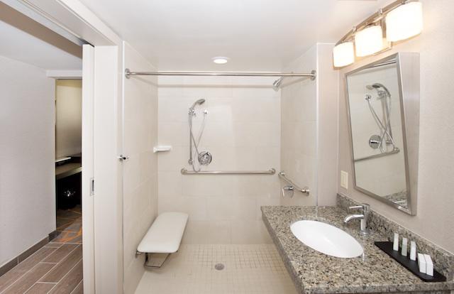 Imagen general del Hotel Embassy Suites By Hilton Cincinnati Northeast Blue Ash. Foto 7