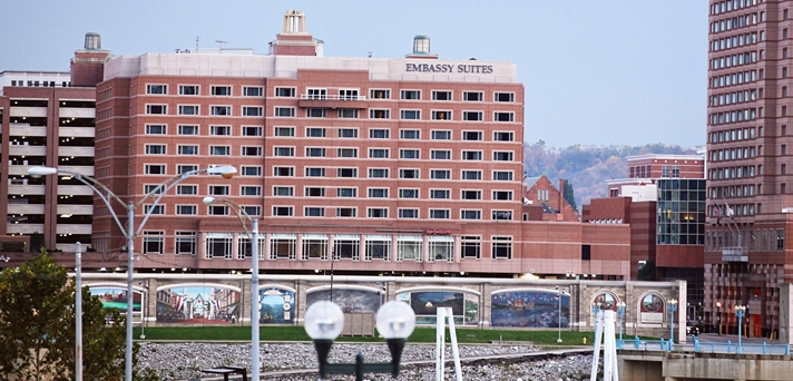 Imagen general del Hotel Embassy Suites By Hilton Cincinnati Rivercenter. Foto 4