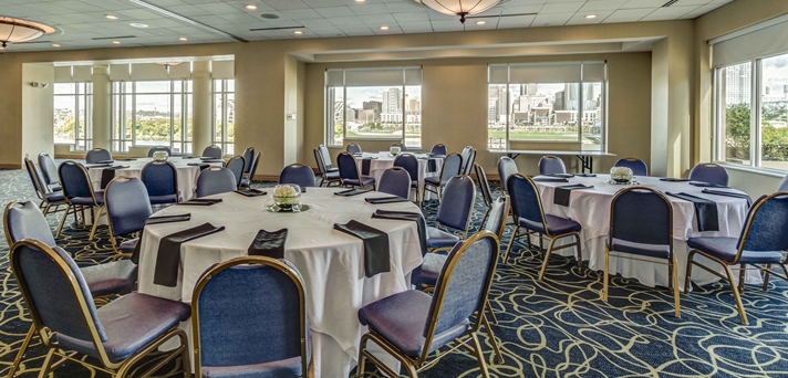 Imagen general del Hotel Embassy Suites By Hilton Cincinnati Rivercenter. Foto 10
